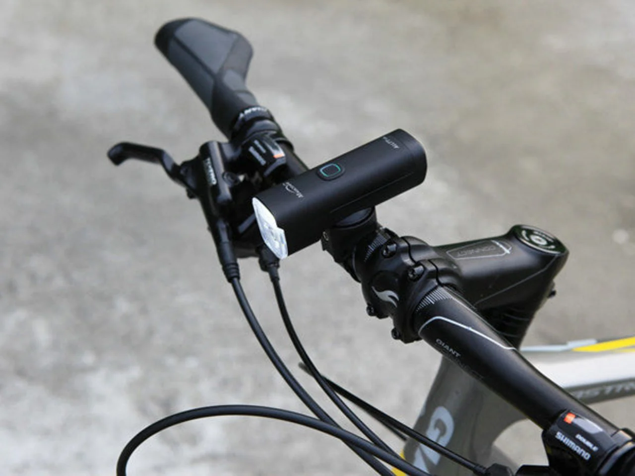 ALLTY 1000 Lightweight Front Bike Light - Image 6